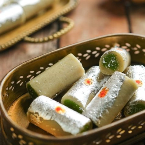 Kaju Pista Roll